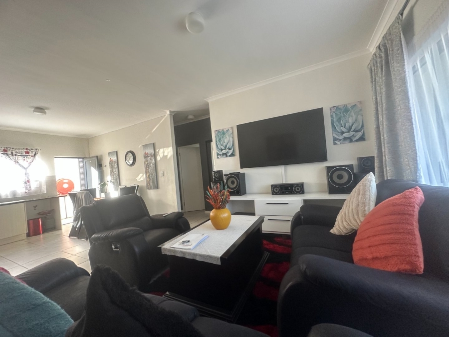 2 Bedroom Property for Sale in Parklands Western Cape